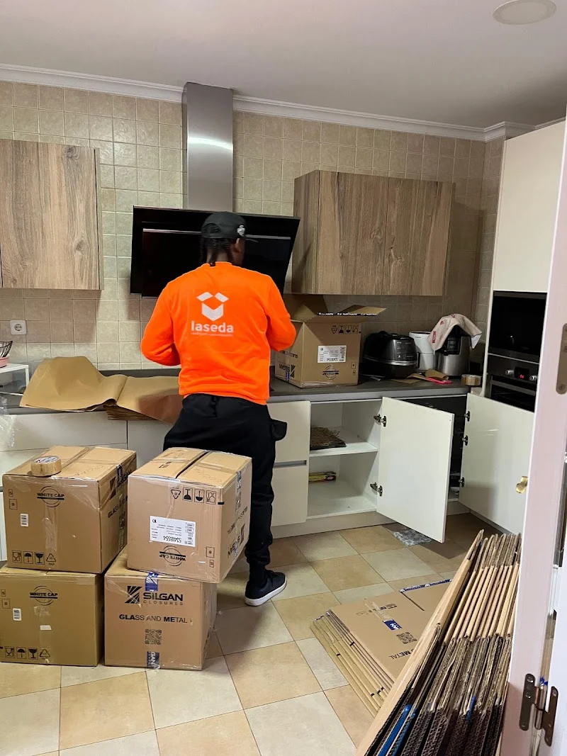 Mudanzas en Madrid y Guardamuebles La Seda en Pl. de José Moreno Villa, 2, 1º C, Moncloa - Aravaca, 28008 Madrid, España - Imagen 1