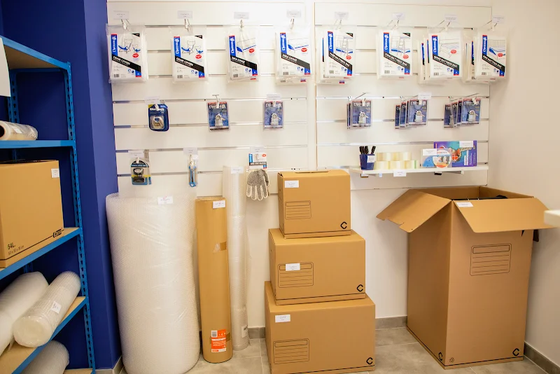 Metros de Más | Trasteros en Aranjuez en Pol. Ind. Gonzalo Chacón C/ Antonio Guardiola Sáez 4, 28300, Madrid, España - Imagen 3