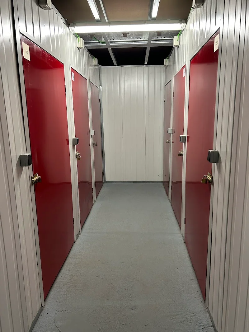 Trasteros Aguardar | Alquiler de Trasteros en Aranjuez en Poligono del automóvil de Madrid (CM-305), km 6,3, 28300 Aranjuez, Madrid, España - Imagen 2