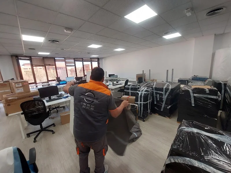 Mudanzas Salguero Guardamuebles en C. de Clara del Rey, 14, local 2, Chamartín, 28002 Madrid, España - Imagen 3