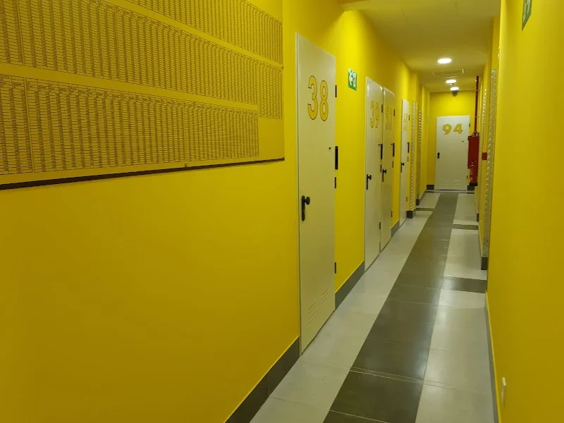 Trastero Trasteros Madrid en C. de Puentelarra, 9, Vallecas, 28031 Madrid, España - MejorTrastero