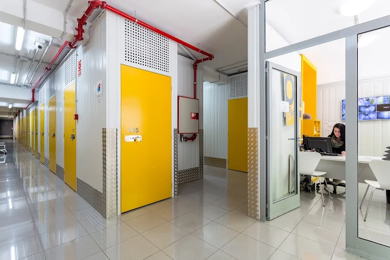 OhMyBox! Trasteros de alquiler: Calle Calàbria - Eixample, Barcelona en Carrer de Calàbria, 273, Eixample, 08029 Barcelona, España - Imagen 2