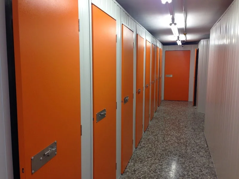 SELF STORAGE BARCELONA ÁREA BOX, S.L. en Carrer de Sant Francesc Xavier, 70, Local 1, Nou Barris, 08016 Barcelona, España - Imagen 3