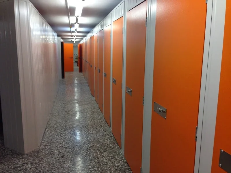 SELF STORAGE BARCELONA ÁREA BOX, S.L. en Carrer de Sant Francesc Xavier, 70, Local 1, Nou Barris, 08016 Barcelona, España - Imagen 4