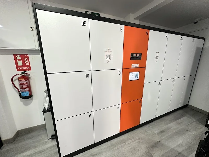 Locker4Rent en Carrer del Comte d'Urgell, 45, Eixample, 08011 Barcelona, España - Imagen 2