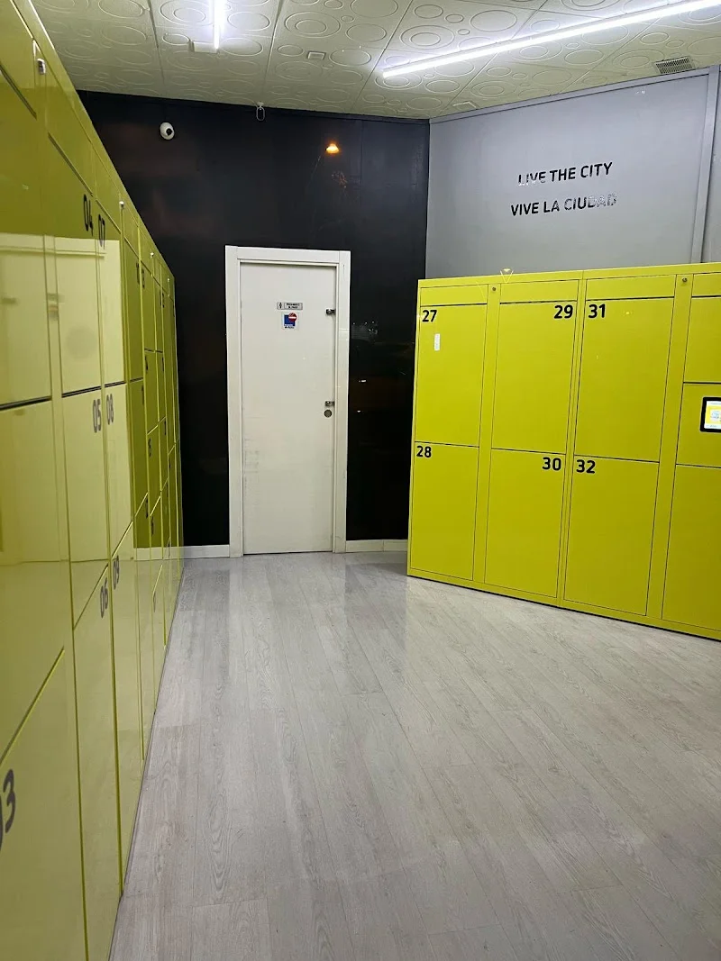 Consigna 24H Sagrada Familia Barcelona - Lock and Be Free en Carrer de Còrsega, 562, Local 3, Eixample, 08025 Barcelona, España - Imagen 1