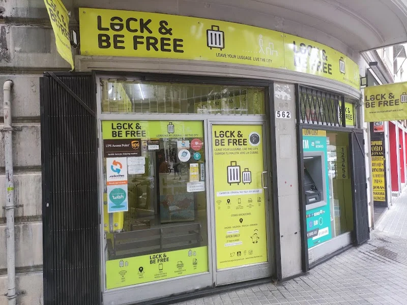 Consigna 24H Sagrada Familia Barcelona - Lock and Be Free en Carrer de Còrsega, 562, Local 3, Eixample, 08025 Barcelona, España - Imagen 2