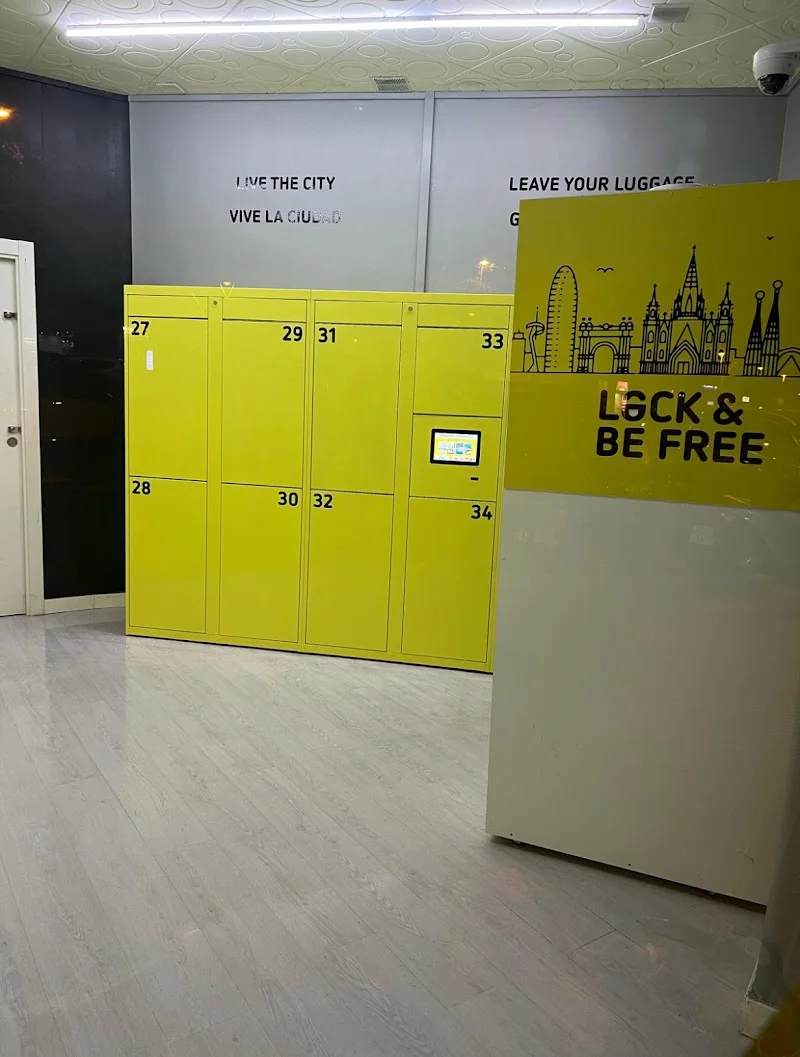 Consigna 24H Sagrada Familia Barcelona - Lock and Be Free en Carrer de Còrsega, 562, Local 3, Eixample, 08025 Barcelona, España - Imagen 3