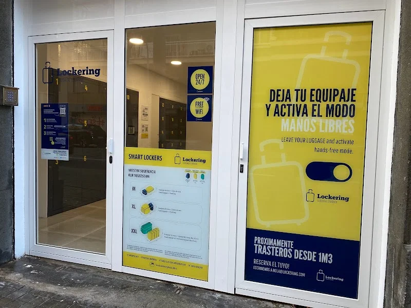 Stasher x Lockering - Luggage Lockers and Storage en Carrer de Casanova, 62, Eixample, 08011 Barcelona, España - Imagen 4