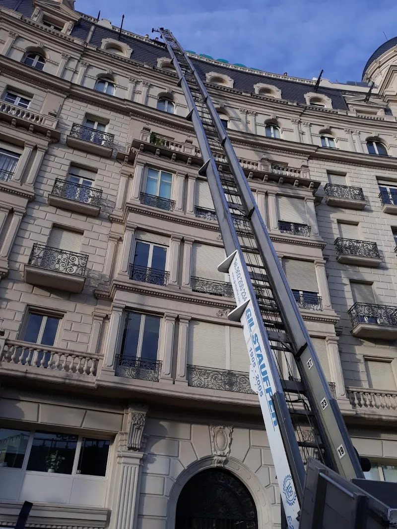 Gil Stauffer | Mudanzas y Guardamuebles Barcelona en Carrer de Salvador Espriu, 2, 8, 08908 L'Hospitalet de Llobregat, Barcelona, España - Imagen 3
