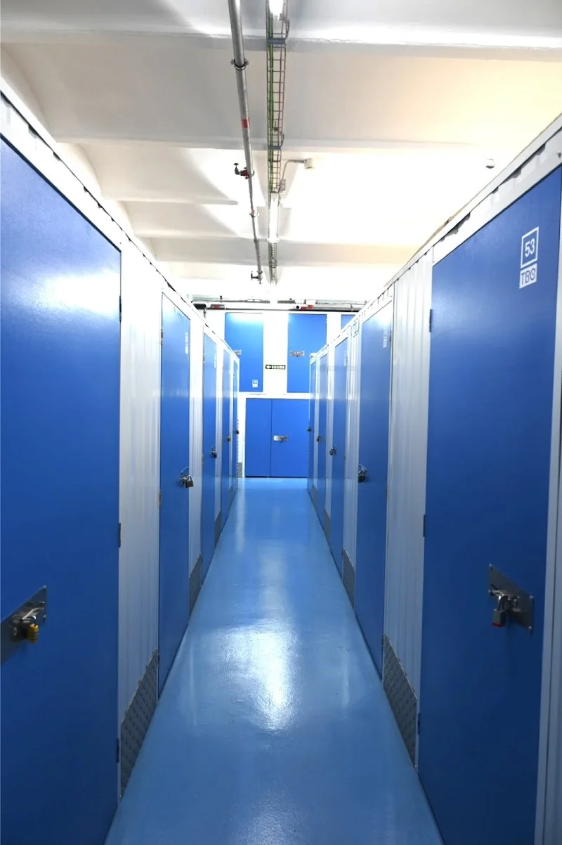 Trasteros Bonanova - Alquiler de trasteros, material para embalajes y mudanzas en Barcelona en Carrer de Teodora Lamadrid, 44, Sarrià-Sant Gervasi, 08022 Barcelona, España - Imagen 1