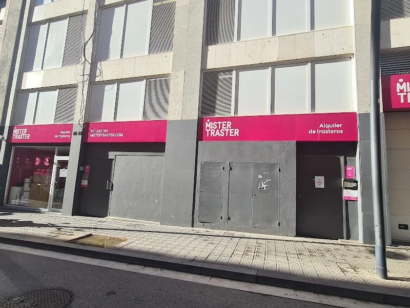 Mister Traster Barcelona Plaça Espanya - Guardamobles i Trasters de Lloguer en Carrer de Béjar, 23, Sants-Montjuïc, 08014 Barcelona, España - Imagen 2
