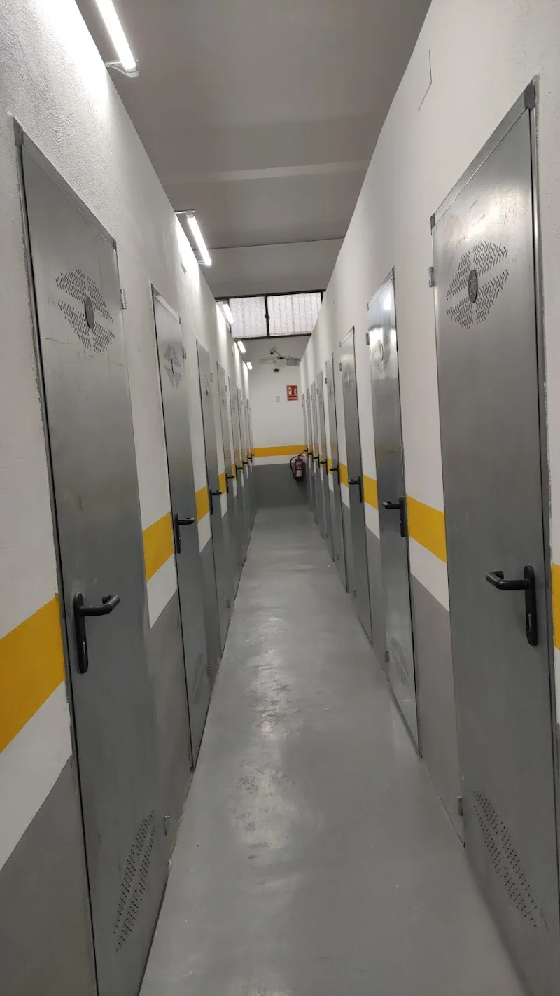 Hublocker - Alquiler de trasteros en Valencia en Carrer de la Florista, 19, Benicalap, 46015 València, Valencia, España - Imagen 2