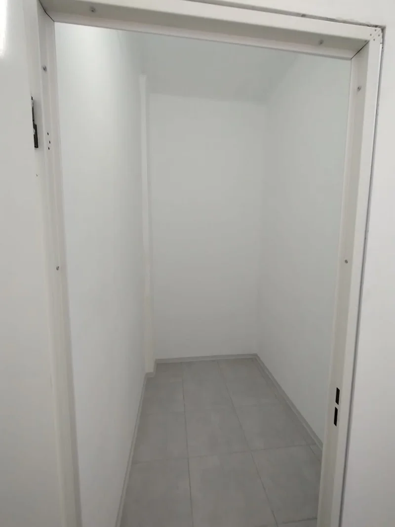 Trastero Trasteros La Raiosa en Carrer de Mateu i Sanç, 30, Jesús, 46007 València, Valencia, España - MejorTrastero