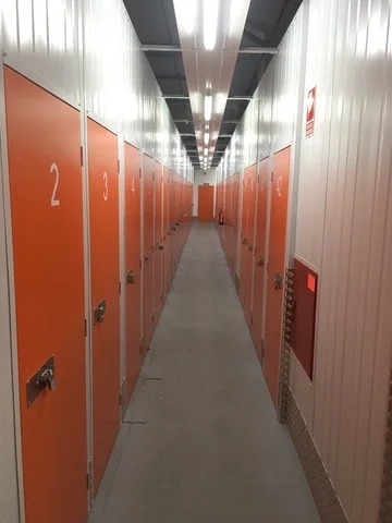 Trasteros Trasteando Algirós Valencia en Carrer del Poeta Mas i Ros, 53, Algirós, 46022 València, Valencia, España - Imagen 3