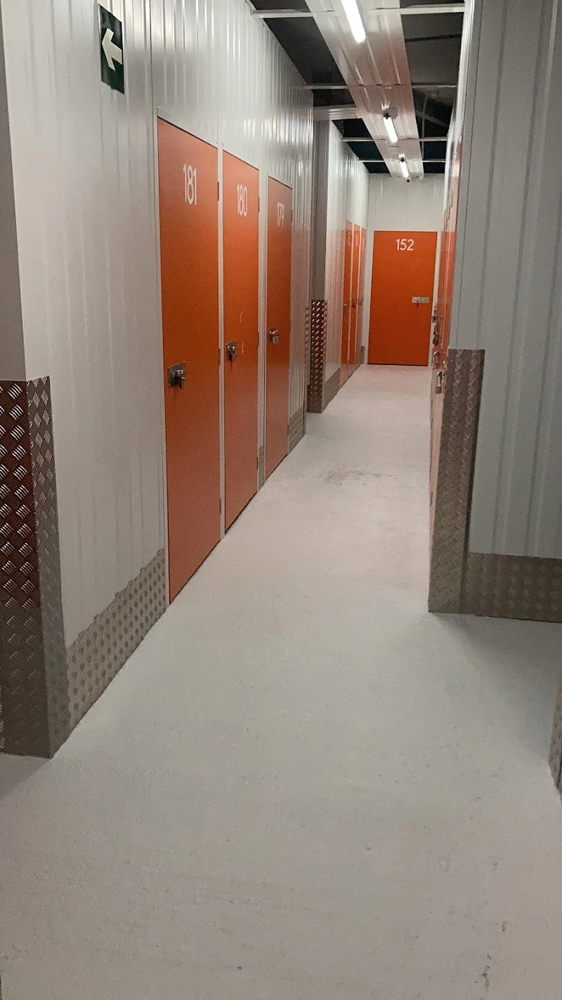 Trasteros Trasteando Ayora Valencia en Carrer de Muñiz i H. de Alba, 39, Camins al Grau, 46022 València, Valencia, España - Imagen 3