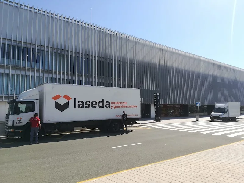 Mudanzas en Valencia y Guardamuebles La Seda en Avda. de Francia, 44, C. de Trafalgar, 53, Camins al Grau, 46023 València, Valencia, España - Imagen 2