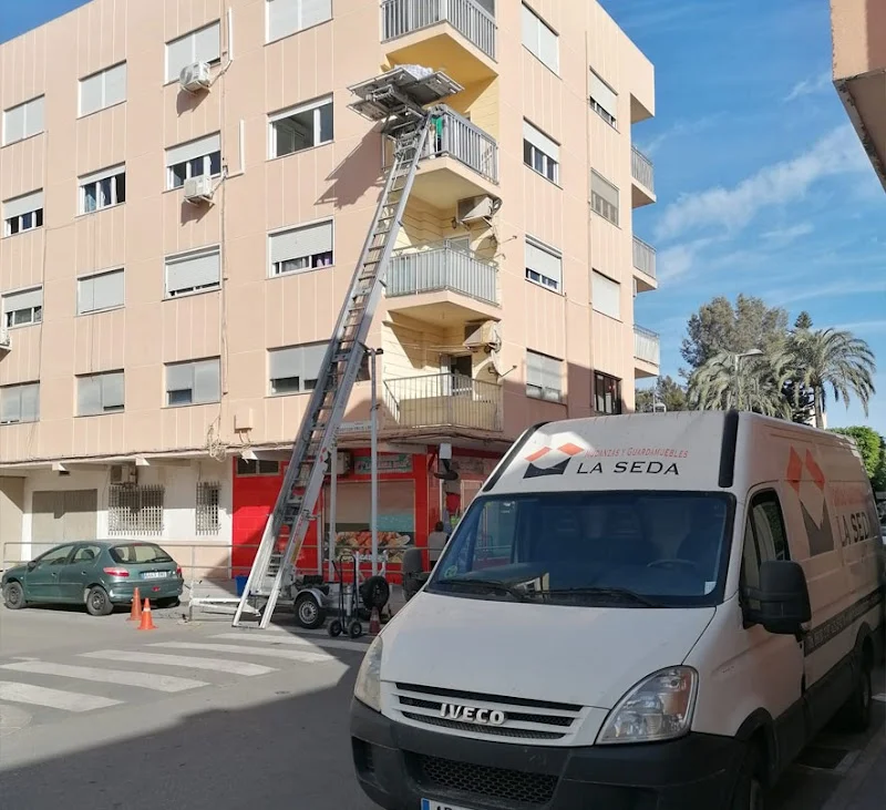 Mudanzas en Valencia y Guardamuebles La Seda en Avda. de Francia, 44, C. de Trafalgar, 53, Camins al Grau, 46023 València, Valencia, España - Imagen 4