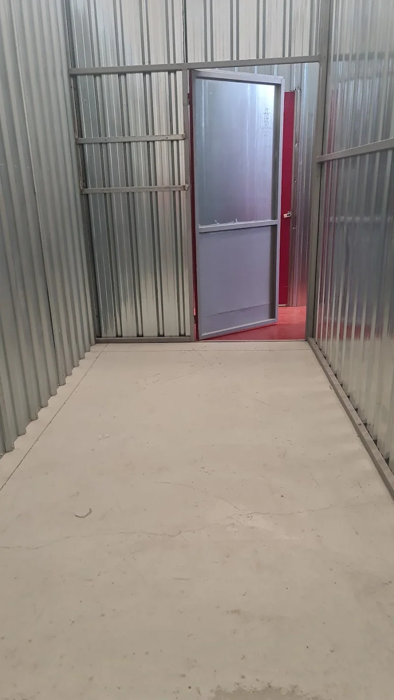 Trastero Silver Box Valencia Trasteros y Guardamuebles en Polígono Industrial La Pasqüaleta, Carrer Jaume I, 94, 46200 Paiporta, Valencia, España - MejorTrastero