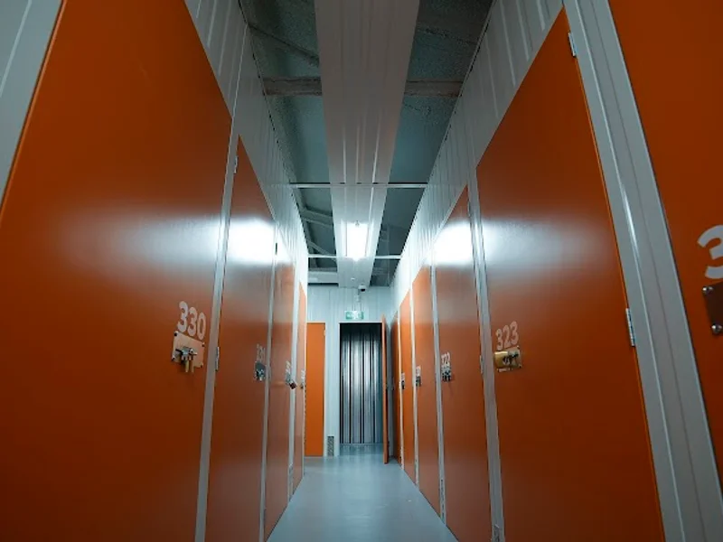 Bebox Trasteros López Mezquía Zona Carpetana en C. López Mezquía, 9, Carabanchel, 28019 Madrid, España - Imagen 4