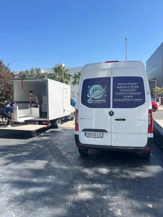 Mudanzas en Valencia - C&P Logistics O.E. en Carrer Andrés Piles Ibars, 4, Benicalap, 46025 València, Valencia, España - Imagen 5