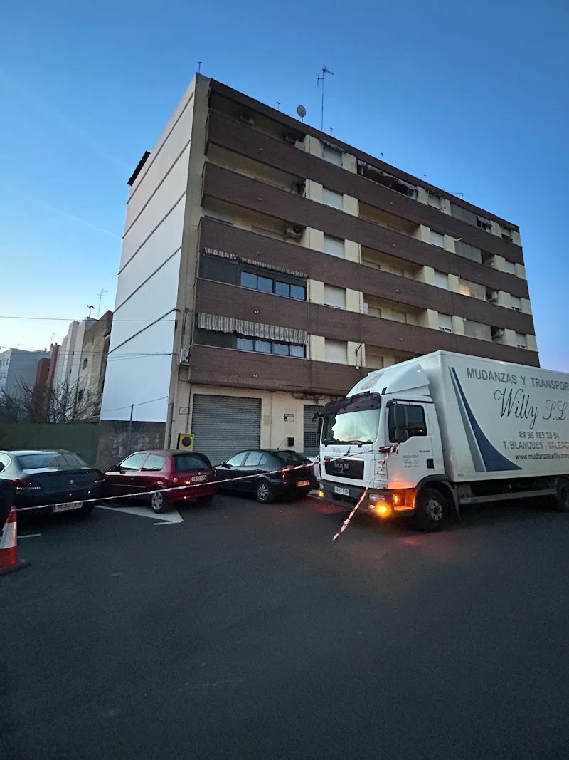 Mudanzas y Transportes Willy S.L en Carrer 9 d'Octubre, 25, Rey don Jaime, 3, 46016 Tavernes Blanques, Valencia, España - Imagen 2