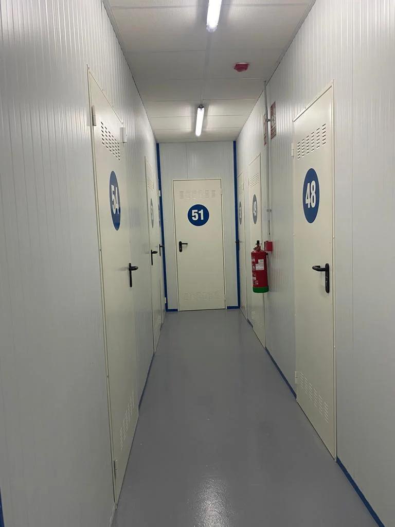 𝗧𝗿𝗮𝘀𝘁𝗲𝗿𝗼𝘀 𝗲𝗻 𝗦𝗲𝘃𝗶𝗹𝗹𝗮 - 𝗡𝗲𝗿𝘃𝗶𝗼́𝗻 - alquiler de guardamuebles económicos en Calle Fernández de Ribera, 44, Local 11, 41005 Sevilla, España - Imagen 2