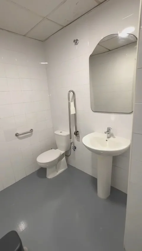 𝗧𝗿𝗮𝘀𝘁𝗲𝗿𝗼𝘀 𝗲𝗻 𝗦𝗲𝘃𝗶𝗹𝗹𝗮 - 𝗡𝗲𝗿𝘃𝗶𝗼́𝗻 - alquiler de guardamuebles económicos en Calle Fernández de Ribera, 44, Local 11, 41005 Sevilla, España - Imagen 4