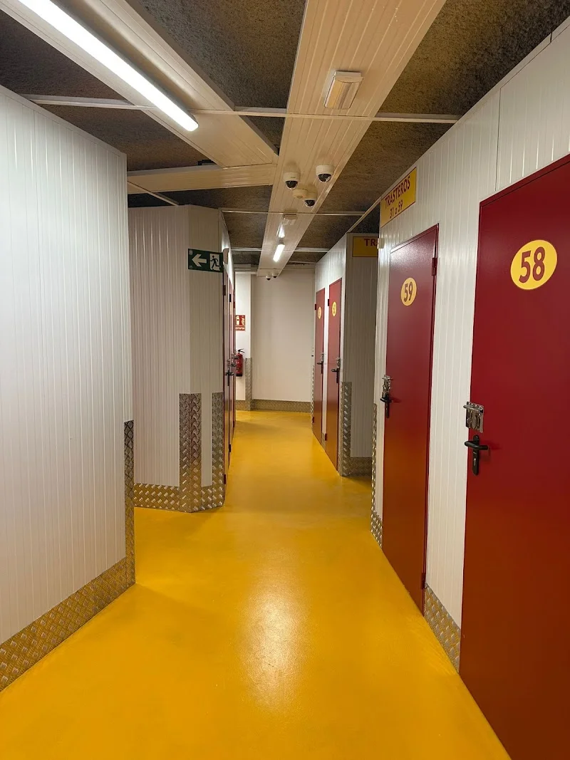 Trastero Atuveratrasteros.com - Alquiler de Trasteros en Sevilla en C. Castilla, 140, 41010 Sevilla, España - MejorTrastero