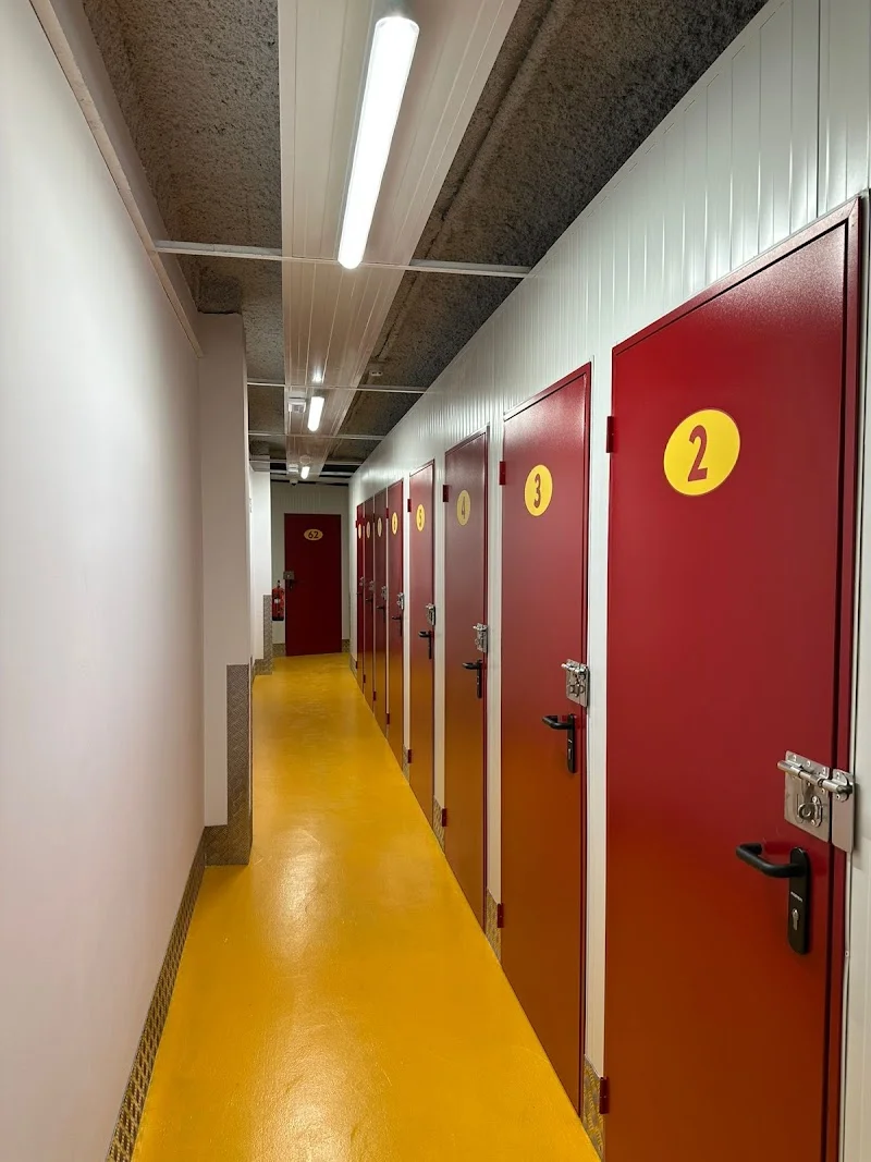 Atuveratrasteros.com - Alquiler de Trasteros en Sevilla en C. Castilla, 140, 41010 Sevilla, España - Imagen 4