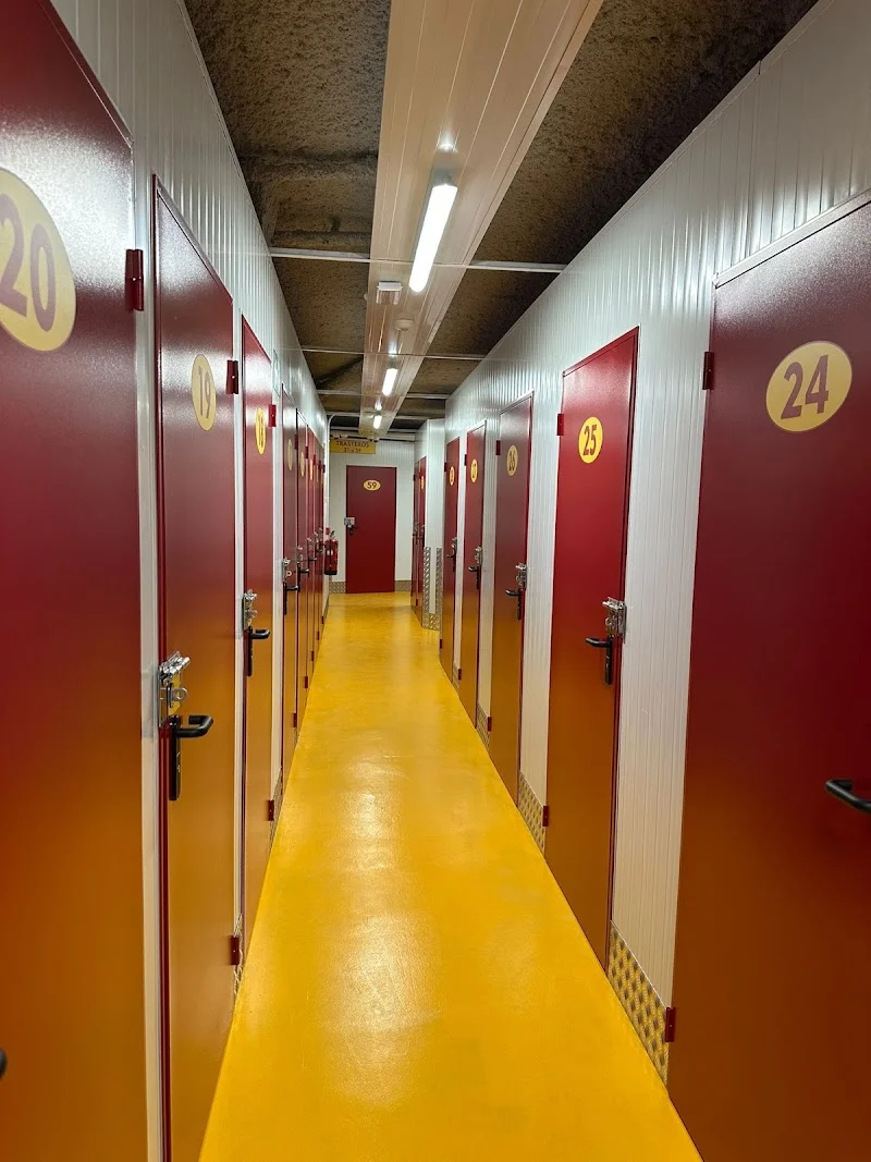 Atuveratrasteros.com - Alquiler de Trasteros en Sevilla en C. Castilla, 140, 41010 Sevilla, España - Imagen 5