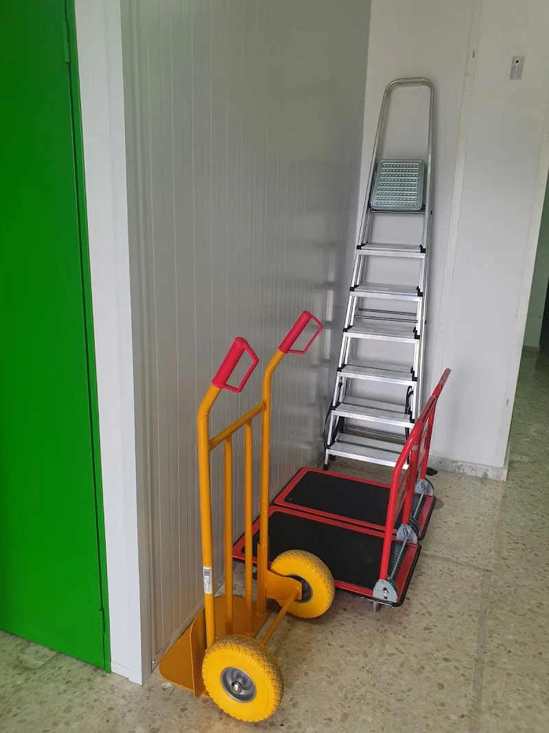 Trasteros Sevilla Este en C. Carlinga, 1, 41020 Sevilla, España - Imagen 3