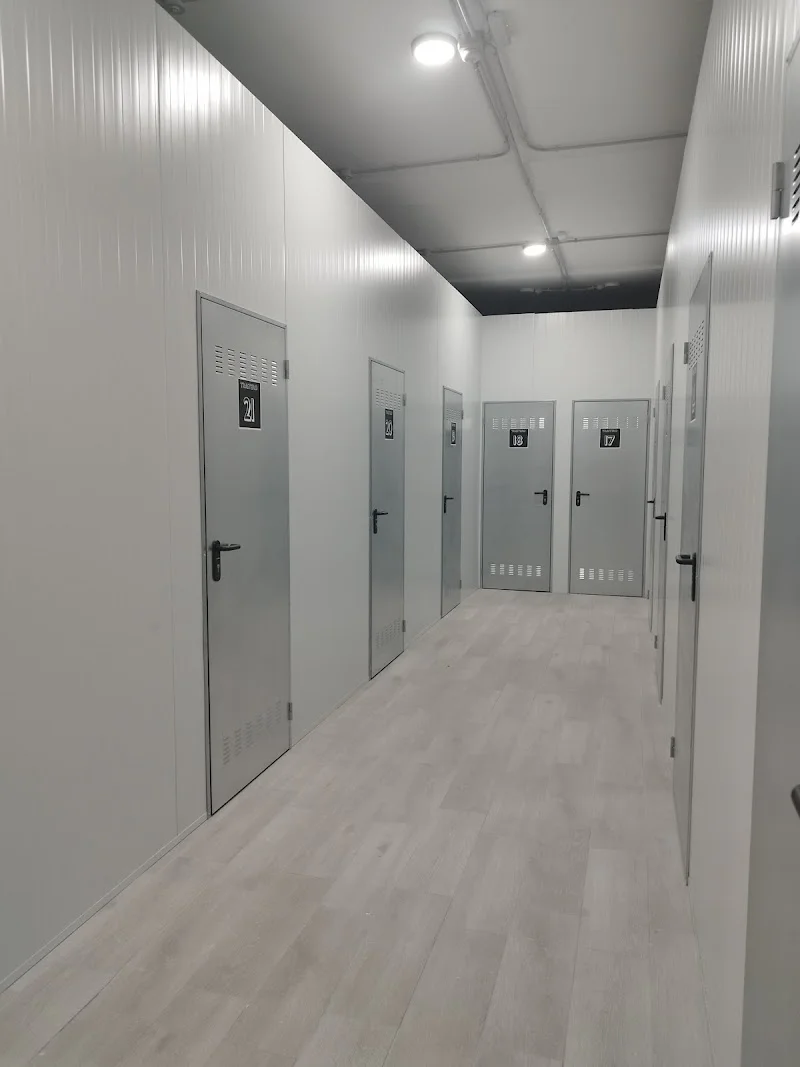 Trasteros el Cerro en C. Afán de Ribera, 125, 41006 Sevilla, España - Imagen 2