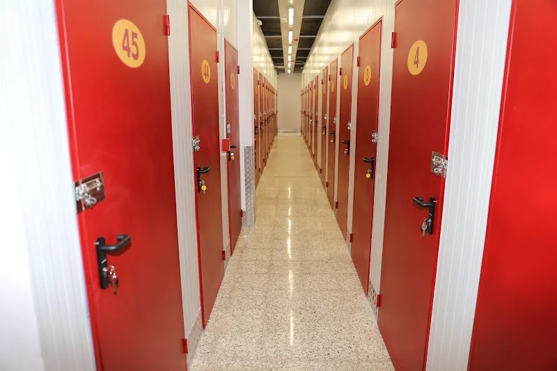 Atuveratrasteros.com - Alquiler de Trasteros en Sevilla en C. Salado, 26, 41010 Sevilla, España - Imagen 2