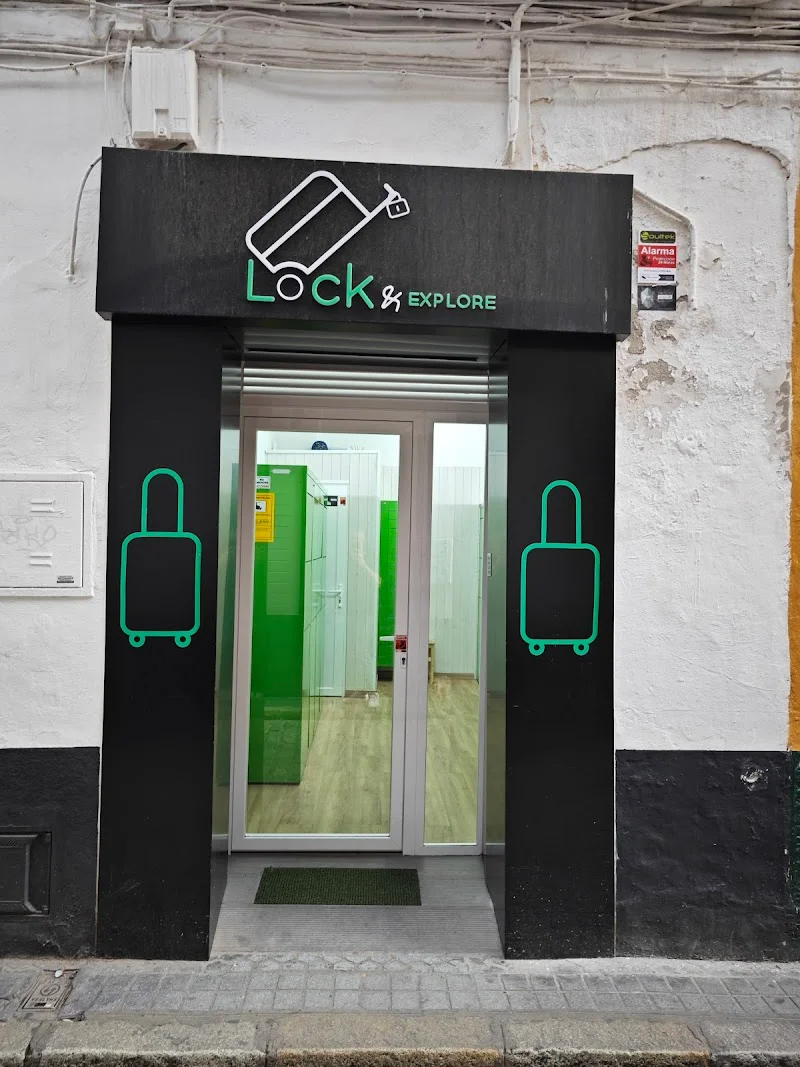 Lockers Sevilla - Consigna Maletas - lockandexplore.com en C. Castellar, 60 A, C. Conde de Torrejón, 8, Local 3, Casco Antiguo, 41003 Sevilla, España - Imagen 2