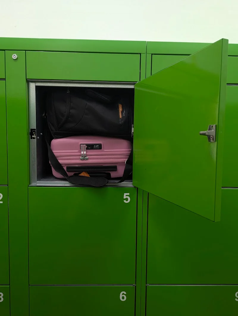 Lockers Sevilla - Consigna Maletas - lockandexplore.com en C. Castellar, 60 A, C. Conde de Torrejón, 8, Local 3, Casco Antiguo, 41003 Sevilla, España - Imagen 3