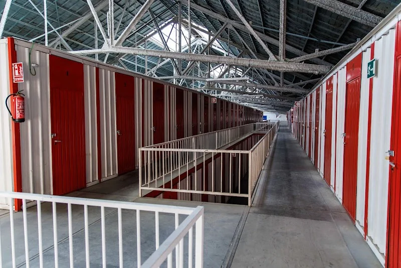 Calem Trasteros Sevilla en C/ Algodón, 8, P.I, Av. de Hytasa, 41006 Sevilla, España - Imagen 1