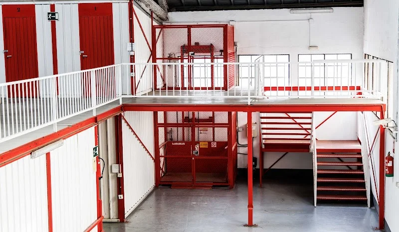 Calem Trasteros Sevilla en C/ Algodón, 8, P.I, Av. de Hytasa, 41006 Sevilla, España - Imagen 2