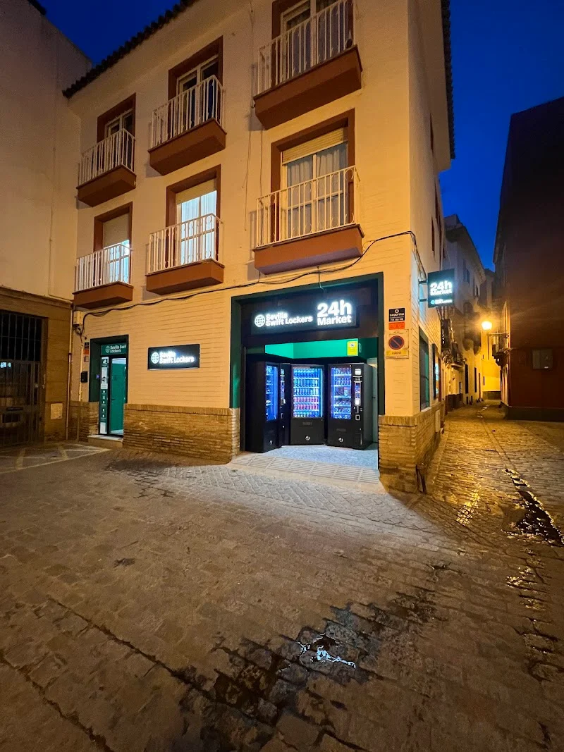 Sevilla Swift Lockers - Lockers y Consigna de Equipaje 24h en Sevilla Centro en Sanclemente, 2, Casco Antiguo, 41003 Sevilla, España - Imagen 1