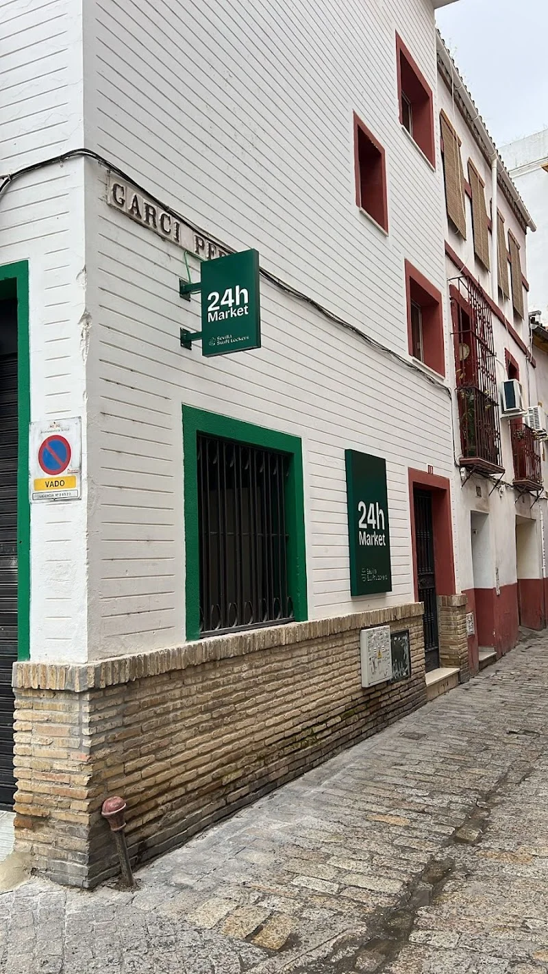 Sevilla Swift Lockers - Lockers y Consigna de Equipaje 24h en Sevilla Centro en Sanclemente, 2, Casco Antiguo, 41003 Sevilla, España - Imagen 2