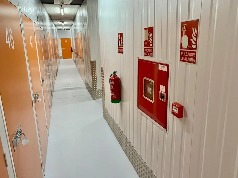 Trasteros Trasteando Nervion Sevilla en C. San Benito, 3, 41018 Sevilla, España - Imagen 4