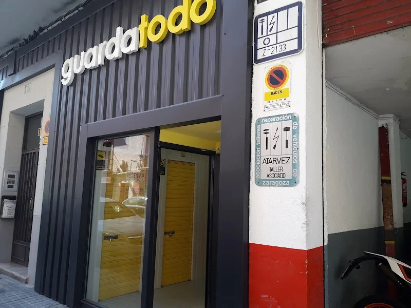 Alquiler de trasteros en Zaragoza | Guardatodo Puerta del Carmen en C. de Antonio Cánovas, 12, 50004 Zaragoza, España - Imagen 4