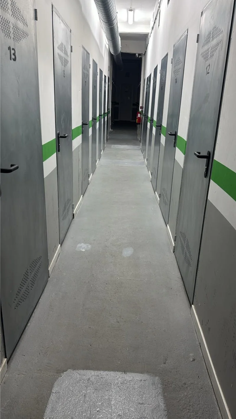 Trasteros Aguardar | Malaga en C. Cataluña, 42, Distrito Centro, 29009 Málaga, España - Imagen 2