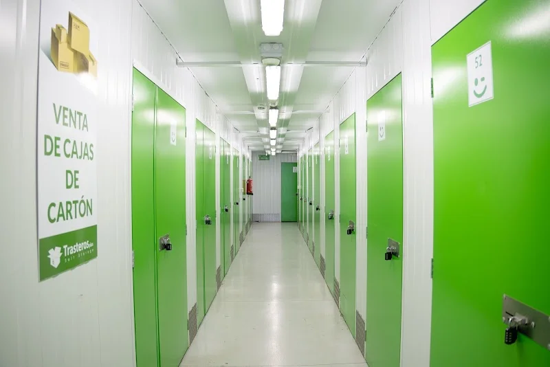 Trasteros Plus Los Guindos en Av. de los Guindos, 17, Carretera de Cádiz, 29004 Málaga, España - Imagen 2