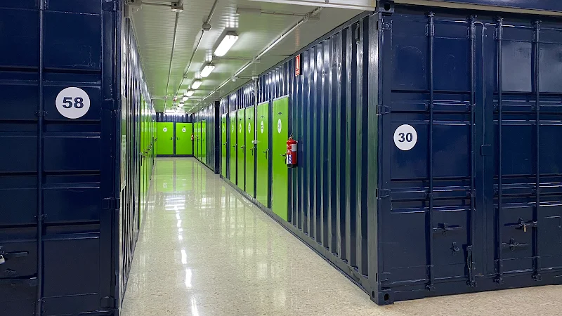 Islatrans Ceramistas - Alquiler de Trasteros Málaga - Guardamuebles en Málaga - Mudanzas en Málaga en C. Ceramistas, 11, Carretera de Cádiz, 29006 Málaga, España - Imagen 1