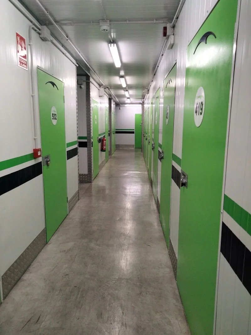 Islatrans Ceramistas - Alquiler de Trasteros Málaga - Guardamuebles en Málaga - Mudanzas en Málaga en C. Ceramistas, 11, Carretera de Cádiz, 29006 Málaga, España - Imagen 2