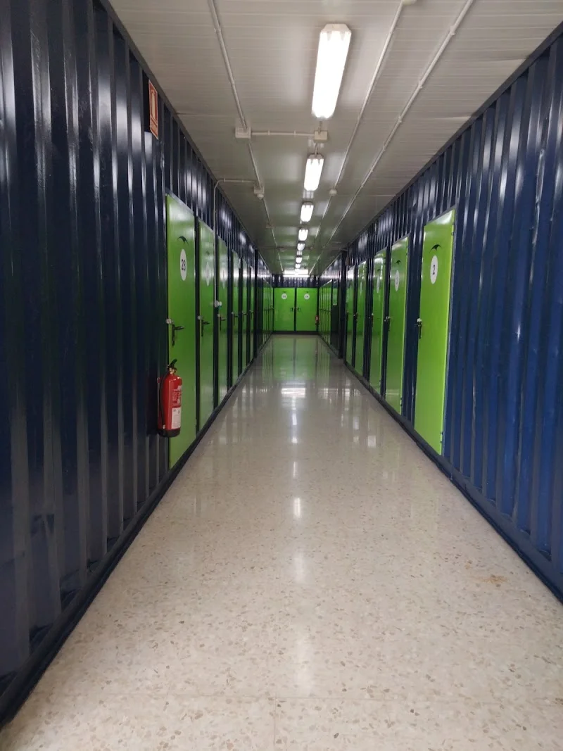 Islatrans Ceramistas - Alquiler de Trasteros Málaga - Guardamuebles en Málaga - Mudanzas en Málaga en C. Ceramistas, 11, Carretera de Cádiz, 29006 Málaga, España - Imagen 3