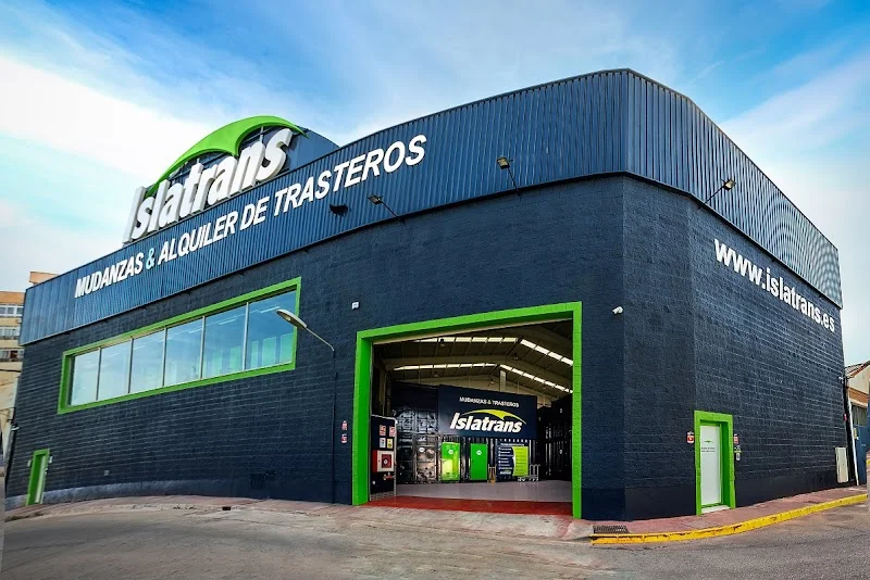 Trastero Islatrans Azucarera -Mudanzas en Málaga - Guardamuebles en Málaga -Alquiler de trasteros en Málaga en C. Almáchar, 9, Carretera de Cádiz, 29004 Málaga, España - MejorTrastero