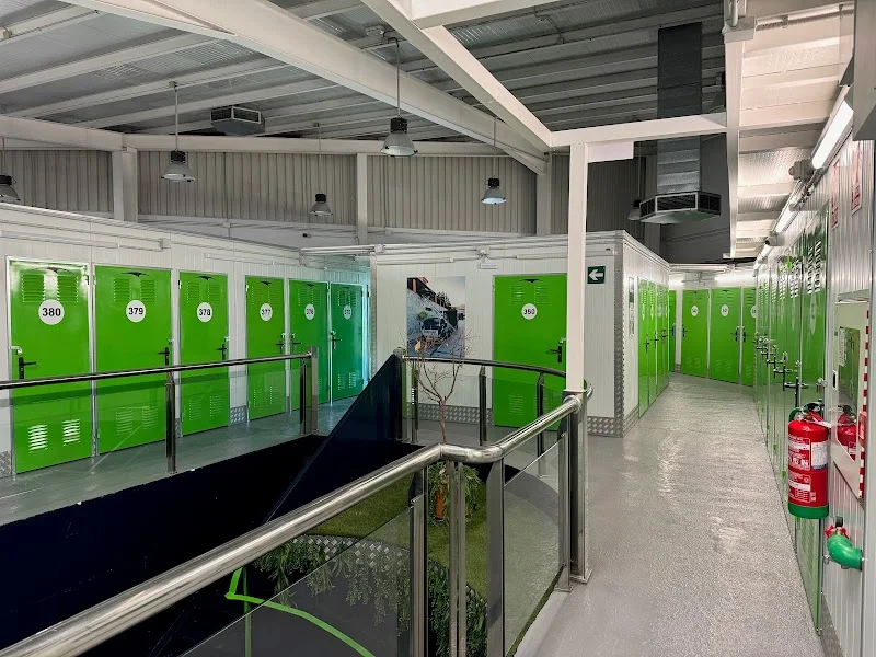 Islatrans Azucarera -Mudanzas en Málaga - Guardamuebles en Málaga -Alquiler de trasteros en Málaga en C. Almáchar, 9, Carretera de Cádiz, 29004 Málaga, España - Imagen 3