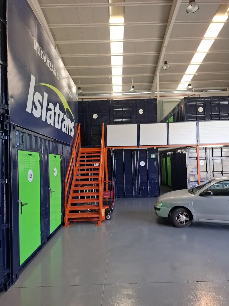 Islatrans Azucarera -Mudanzas en Málaga - Guardamuebles en Málaga -Alquiler de trasteros en Málaga en C. Almáchar, 9, Carretera de Cádiz, 29004 Málaga, España - Imagen 5